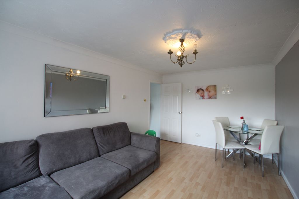 Property photo 3 of 10 Living Room