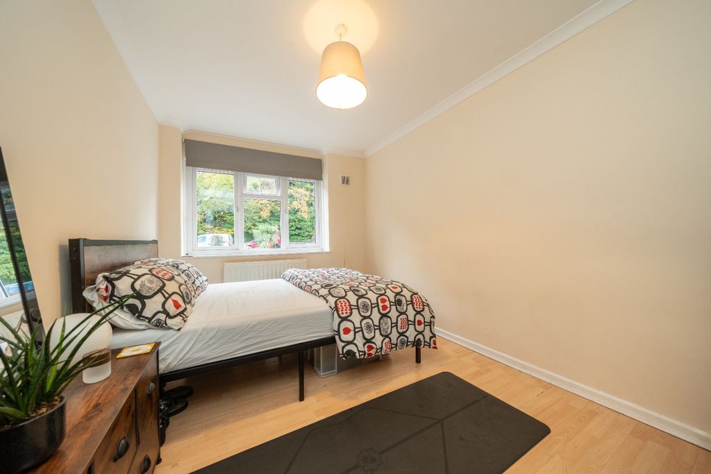 Property photo 2 of 10 4640431