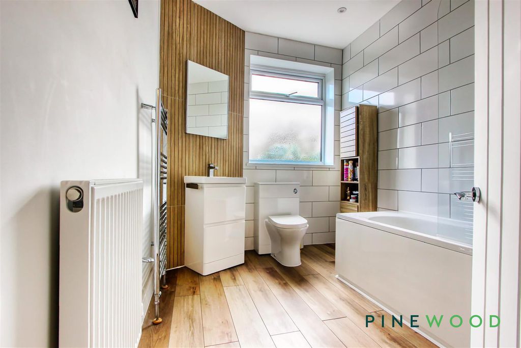 Property photo 3 of 20 Bathroom