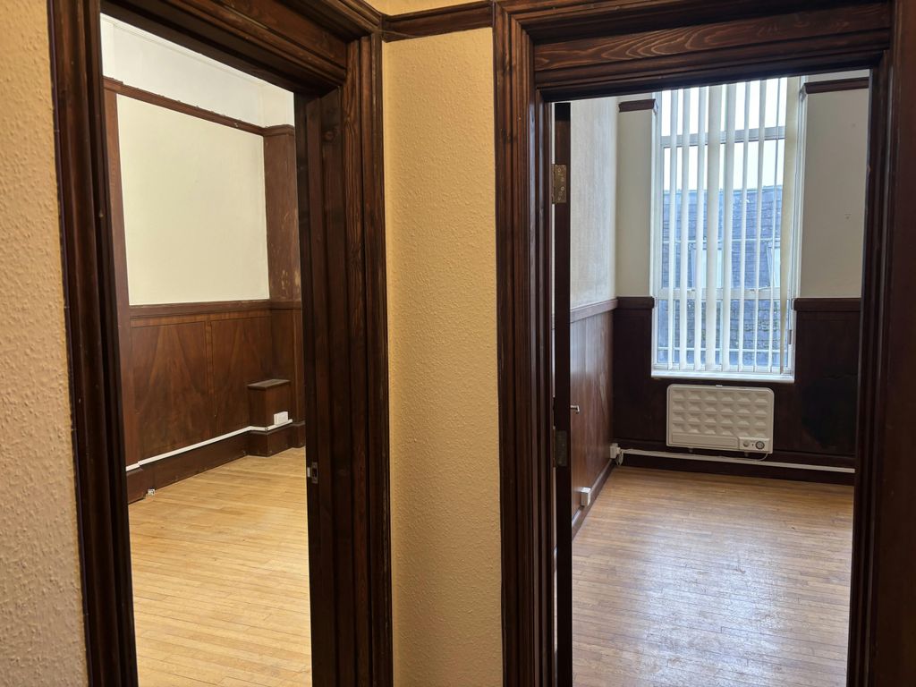 Property photo 3 of 4 Suite 3 Int 3.Jpg