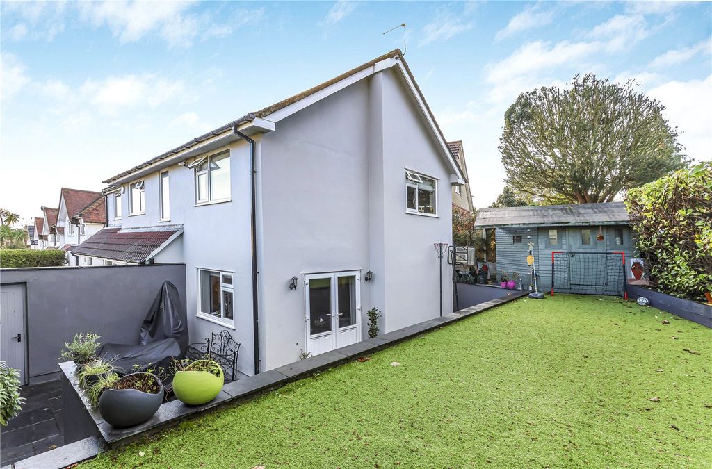 Property photo 2 of 23 Garden