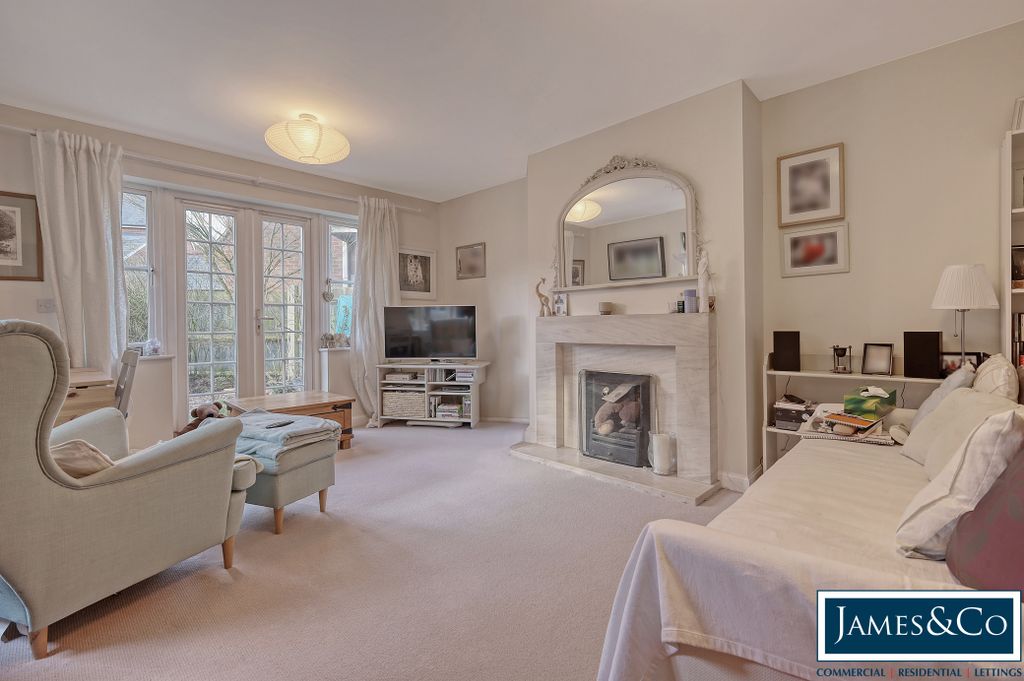 Property photo 3 of 17 4Ranulfroadf