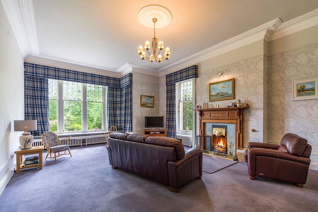 Property photo 3 of 18 Sitting Room