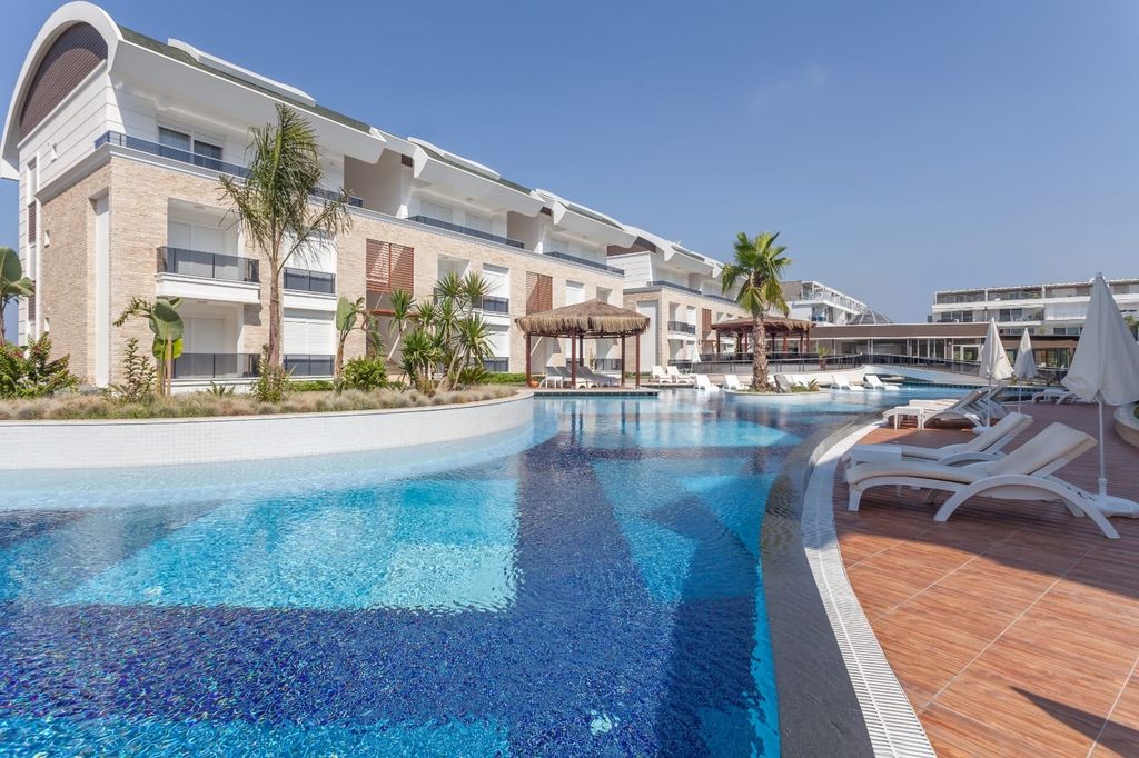 Property photo 1 of 22 Must-See Property For Sale In Side - Enticing Communal Pool