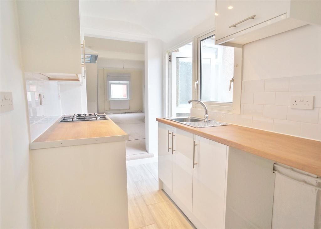 Property photo 3 of 9 Kitchen 1.Jpg