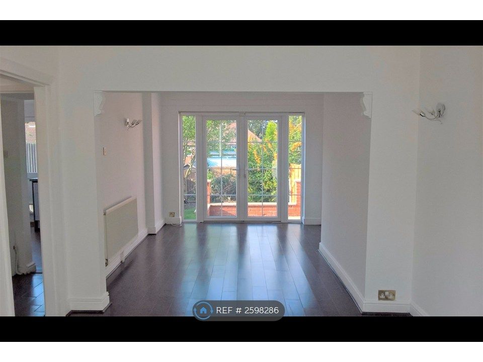 Property photo 1 of 12 Lounge