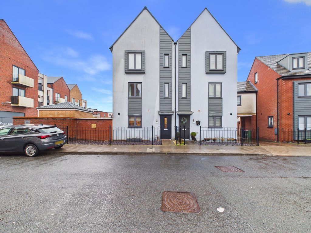 Property photo 1 of 15 Photo 14