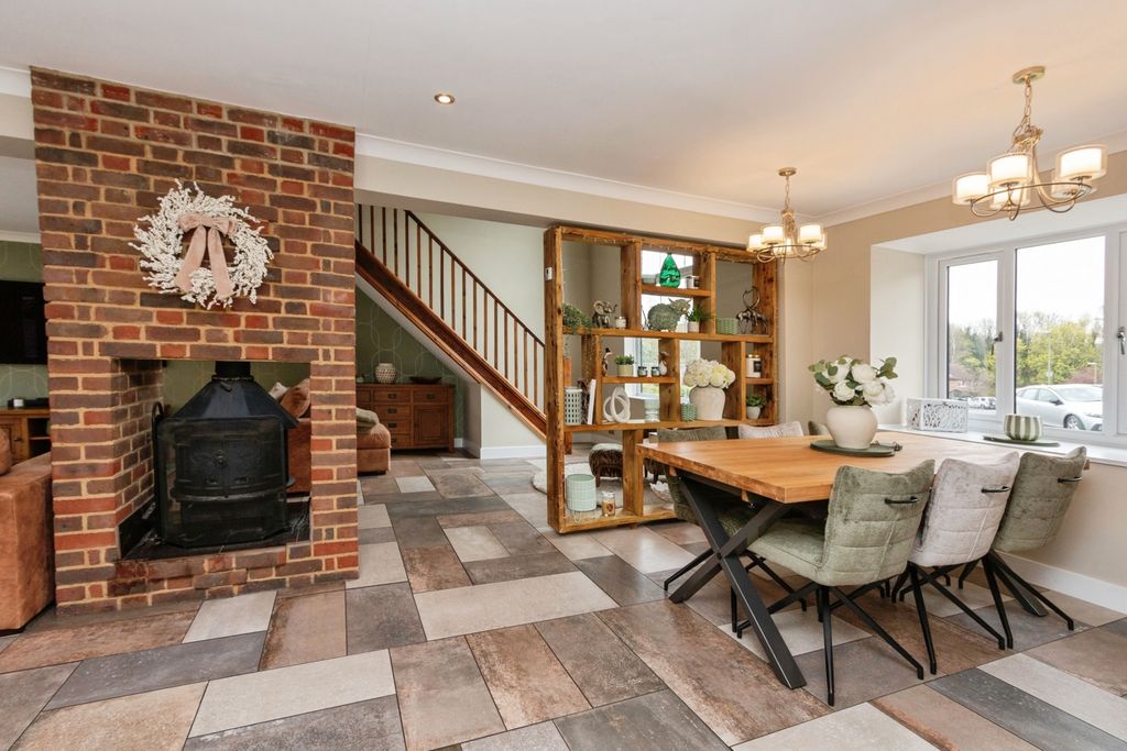 Property photo 3 of 20 Pbox-Img.Jpg