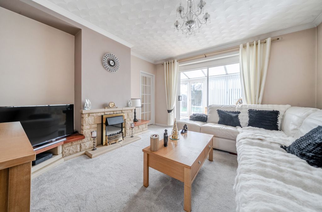 Property photo 3 of 12 1435746-1-69c41E2...