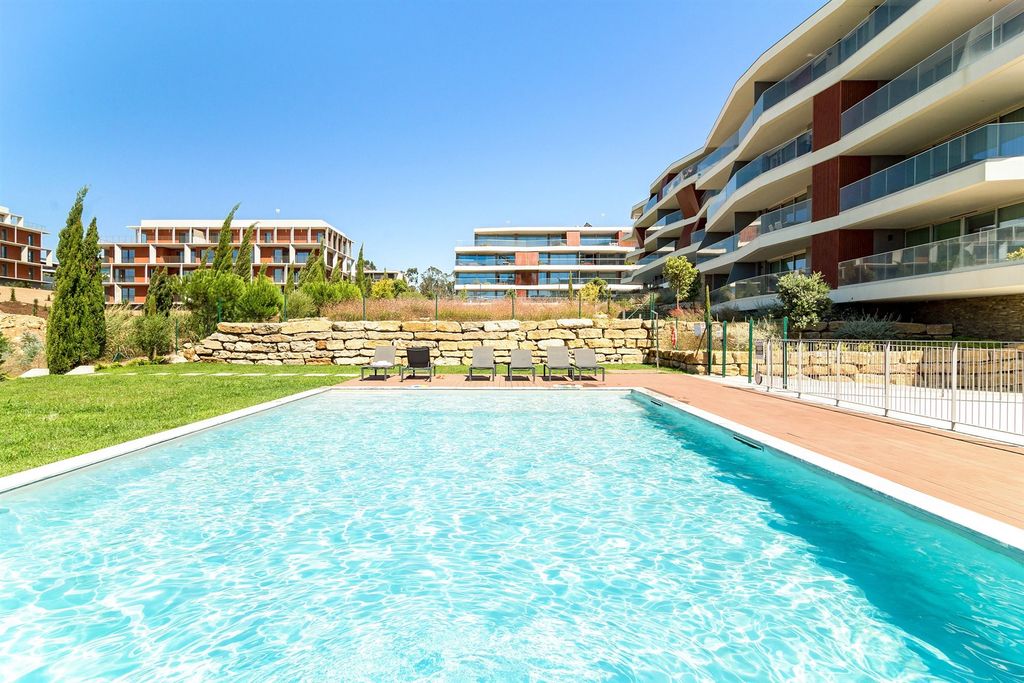 Property photo 1 of 11 Elegant 2-Bedroom Apartment At Belas Clube De Campo