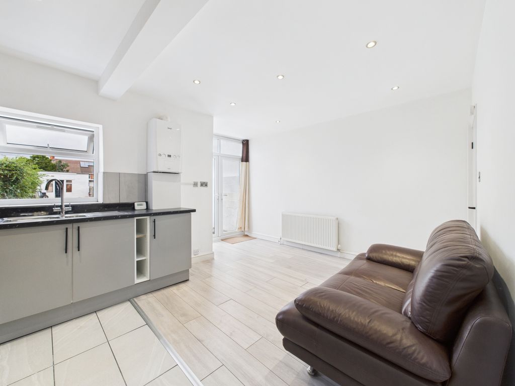 Property photo 2 of 13 Photo 6