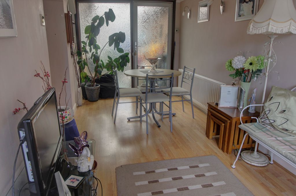 Property photo 2 of 11 Dining Room