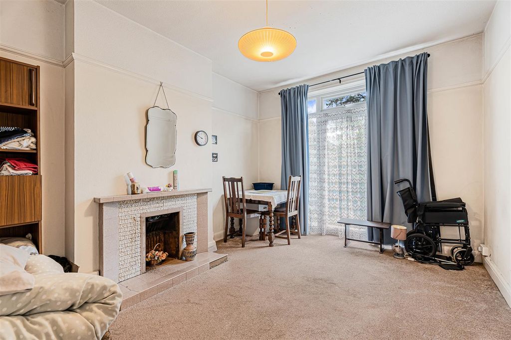 Property photo 3 of 18