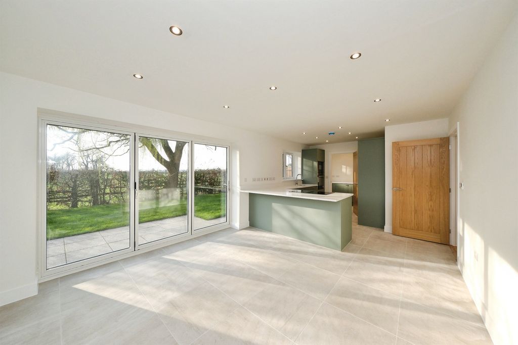 Property photo 2 of 33