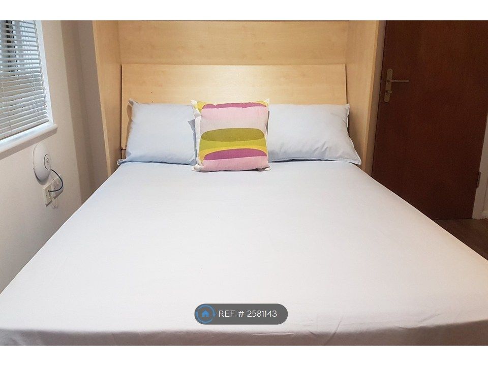 Property photo 2 of 8 Furnished Double Bed