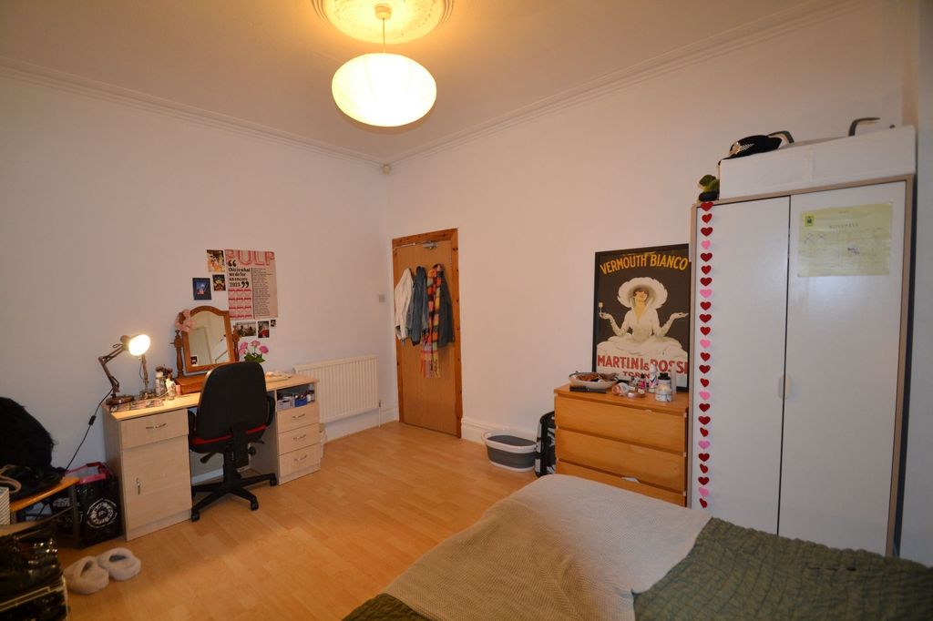 Property photo 3 of 26 A Bright And Tidy Bedroom Featuring A Comfortable ...