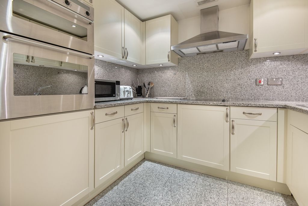 Property photo 2 of 11