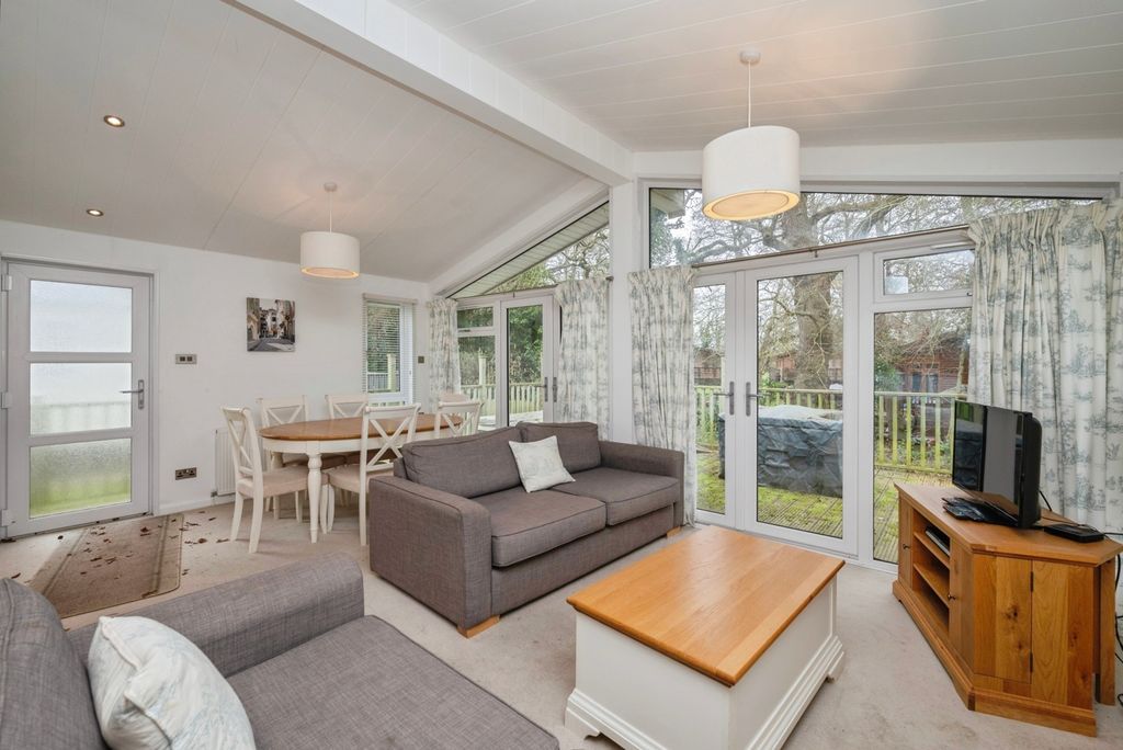 Property photo 1 of 17 Pbox-Img.Jpg