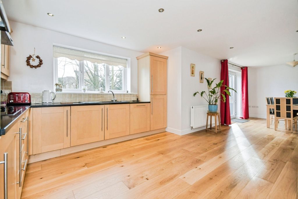 Property photo 3 of 31 Pbox-Img.Jpg