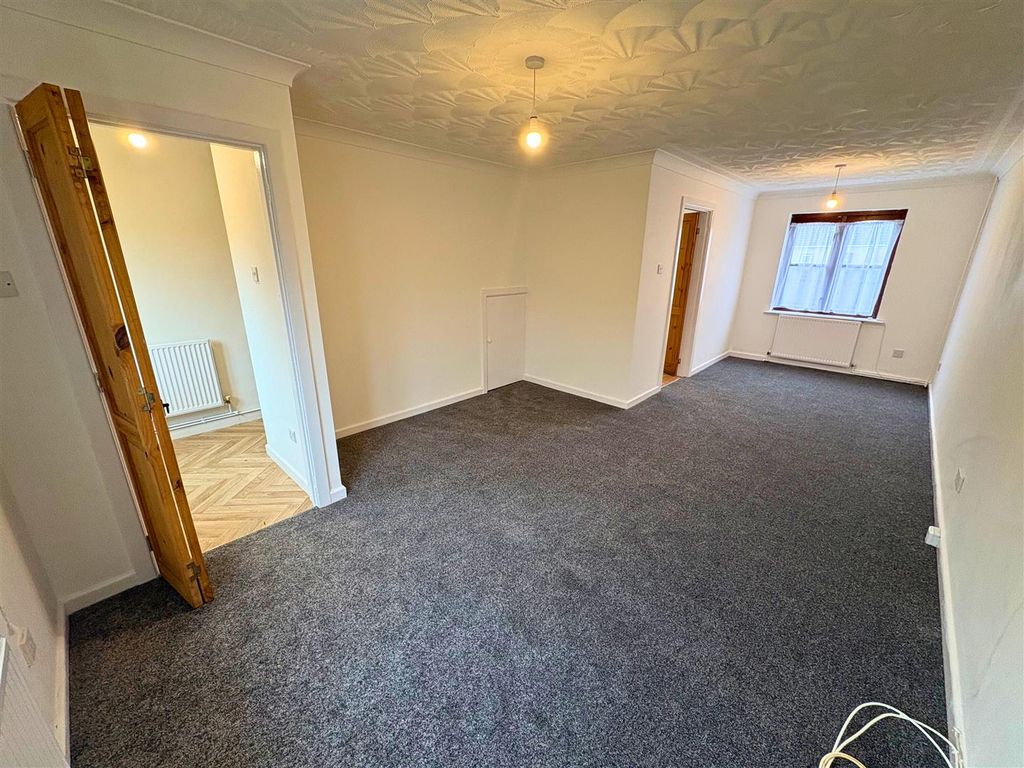 Property photo 3 of 25 Lounge c (Edit).Jpg