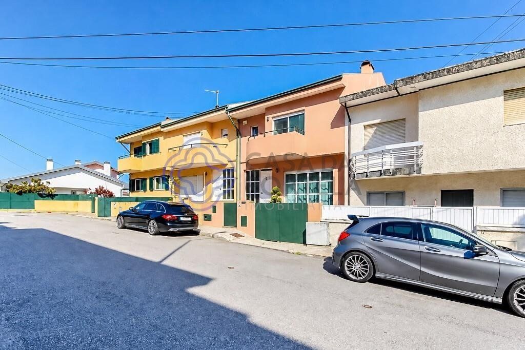 Property photo 1 of 48