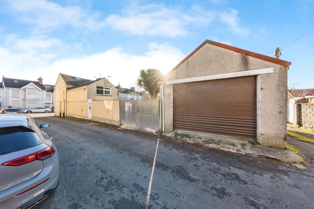 Property photo 2 of 20 Pbox-Img.Jpg