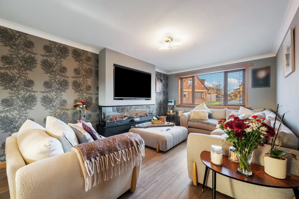 Property photo 2 of 39