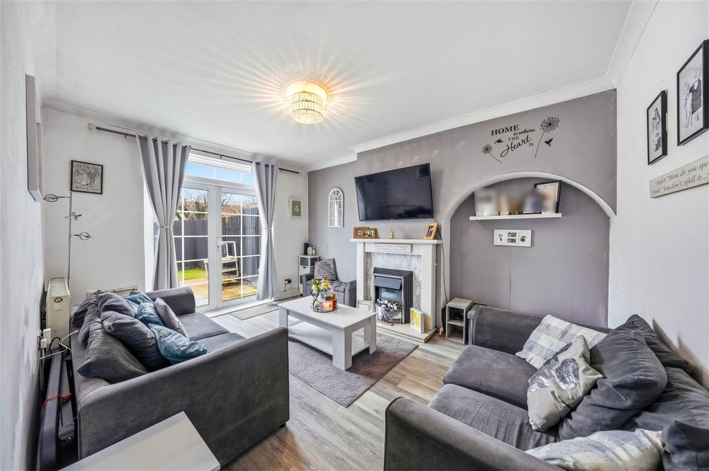 Property photo 2 of 20 Lounge