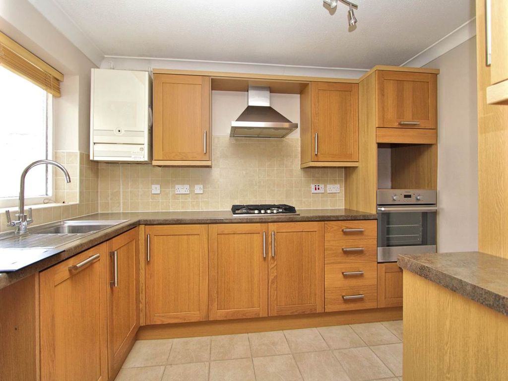 Property photo 3 of 10 Kitchen