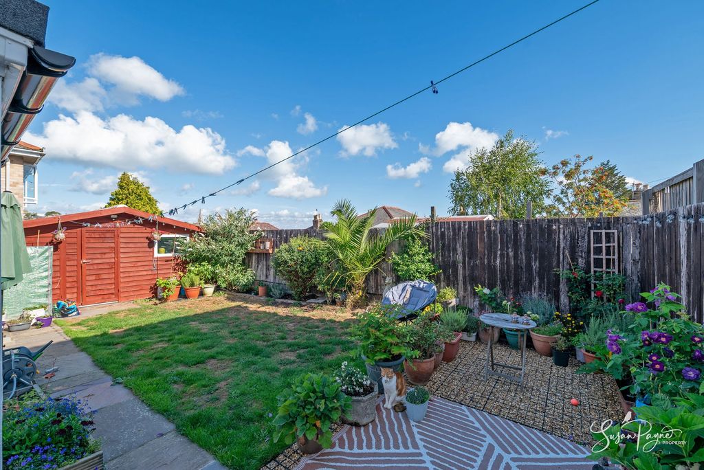 Property photo 2 of 35
