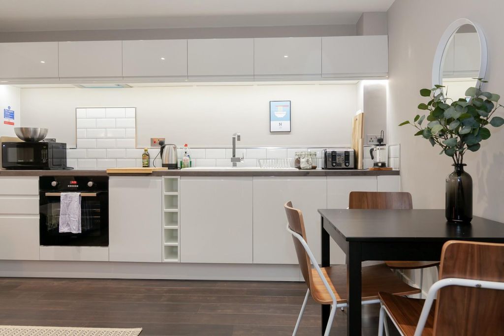 Property photo 3 of 7 Kitchen