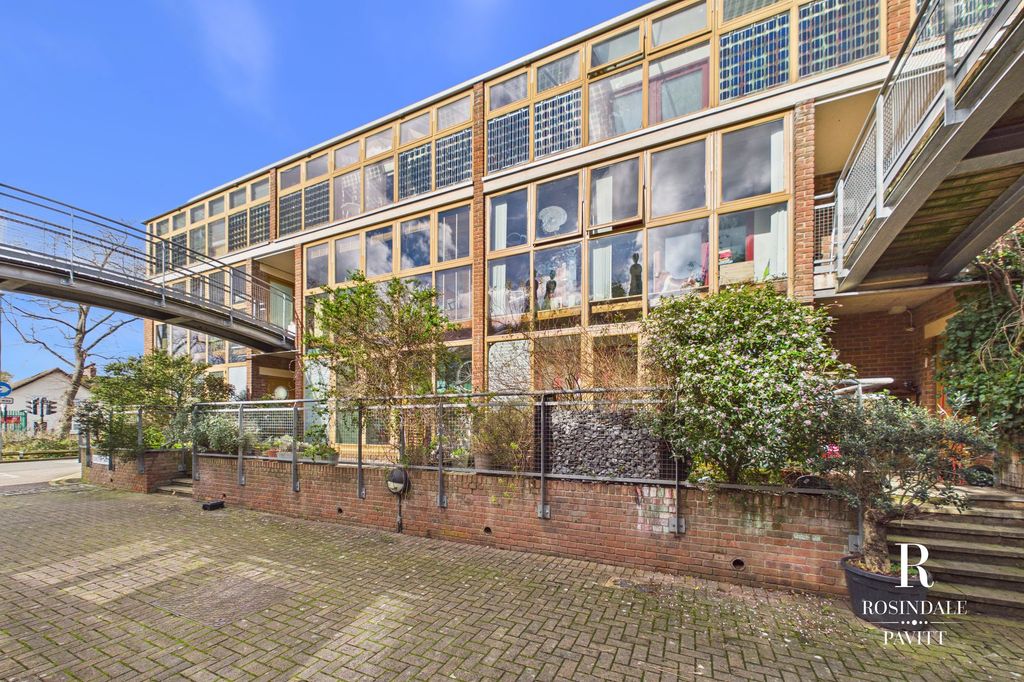 Property photo 1 of 25