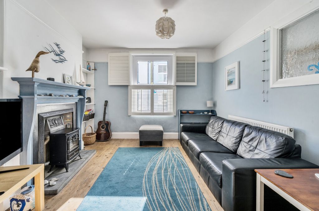 Property photo 2 of 12 Lounge