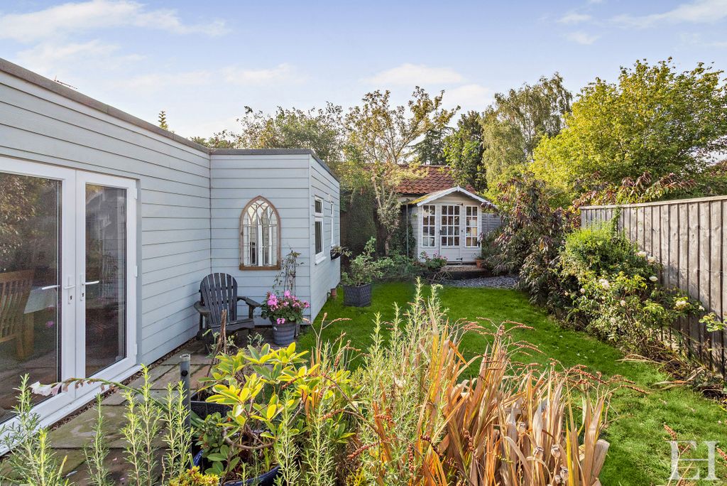 Property photo 3 of 26 8662699-Exteriorwm01-V2-800