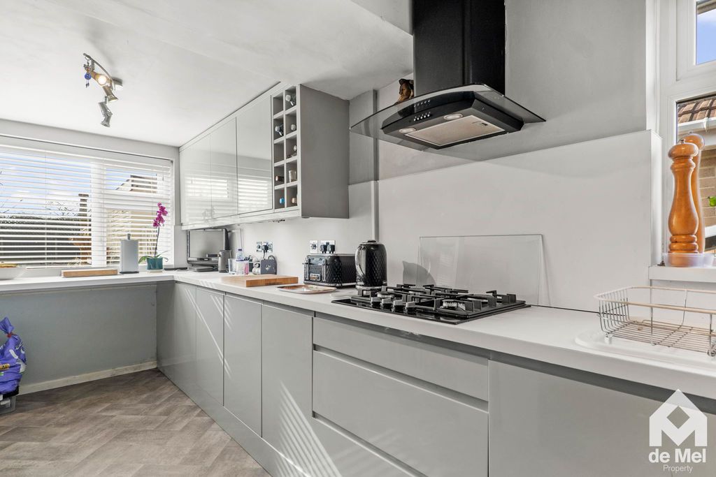 Property photo 3 of 12 Photo 10