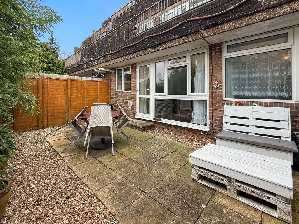 Property photo 2 of 8