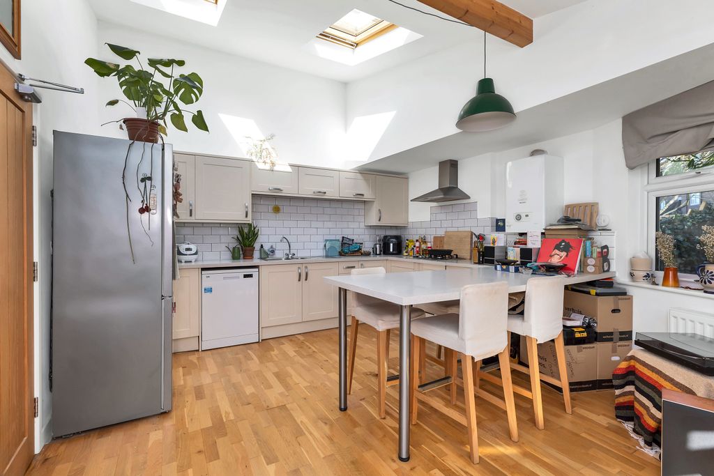 Property photo 2 of 10 Kitchen