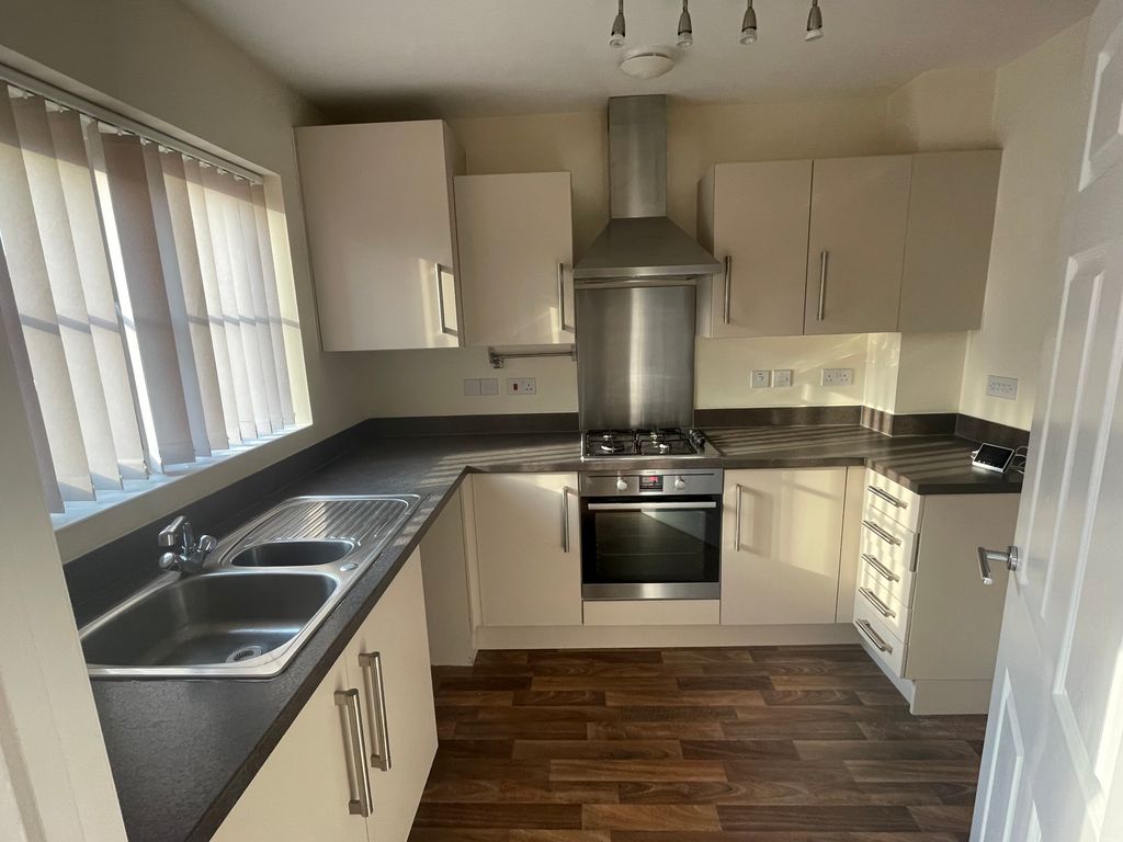 Property photo 2 of 6 Kitchen