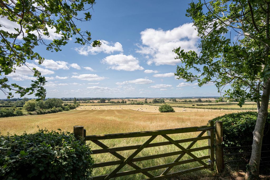 Property photo 3 of 46
