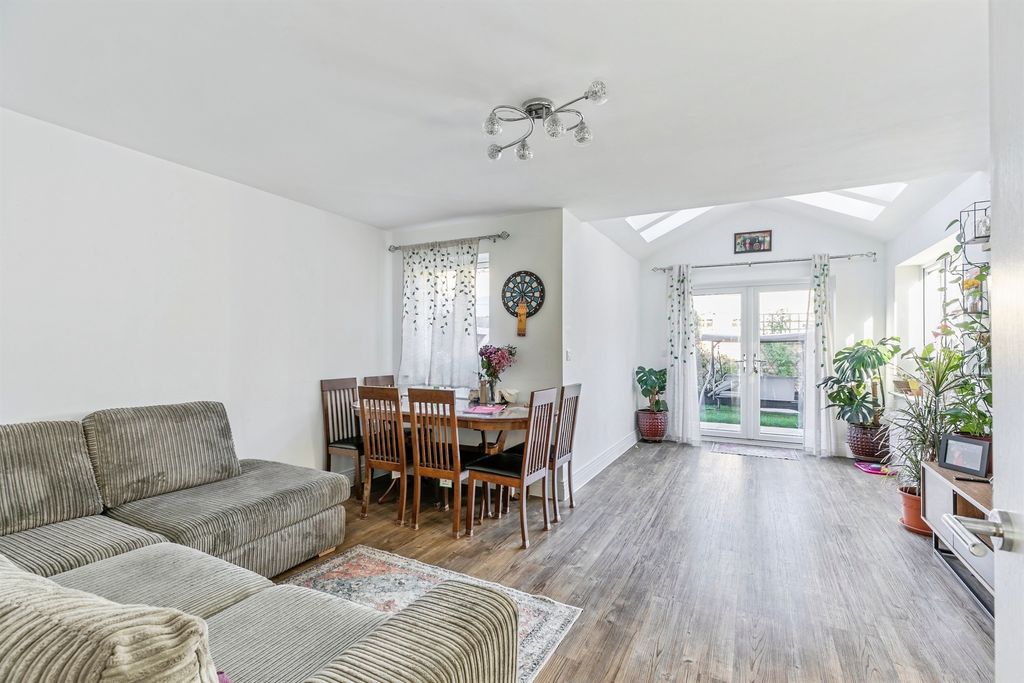 Property photo 2 of 12