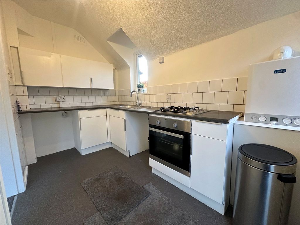 Property photo 2 of 17 Picture No. 11