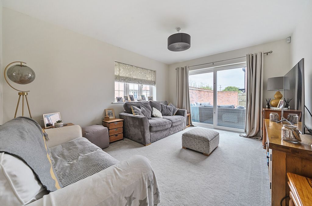 Property photo 2 of 15 1329466-18-688397...