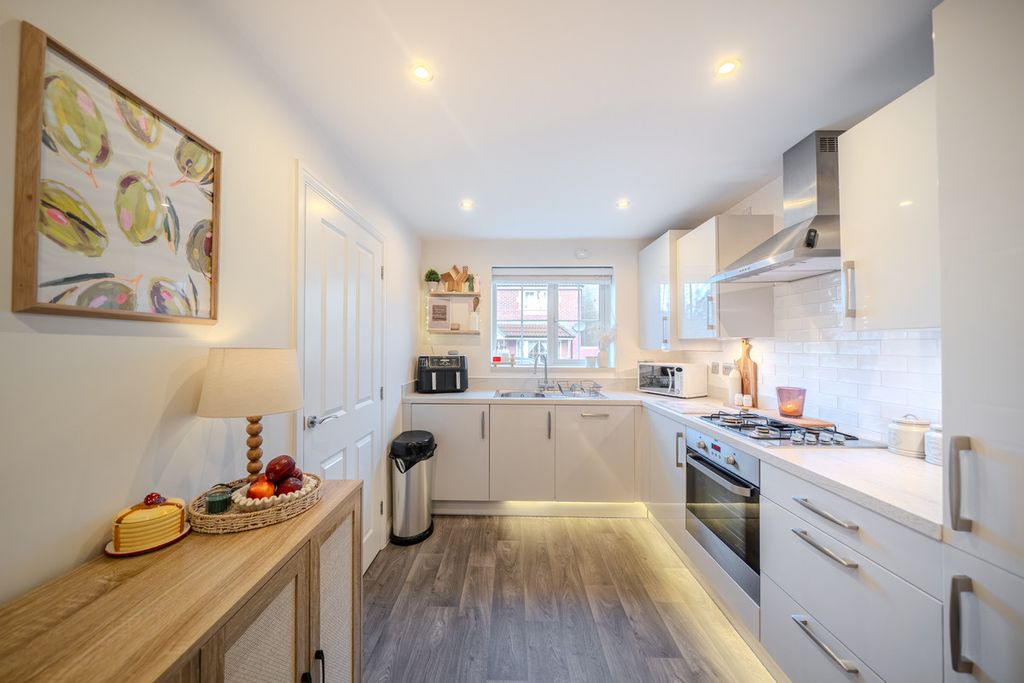 Property photo 3 of 33