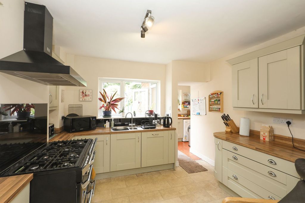 Property photo 2 of 29