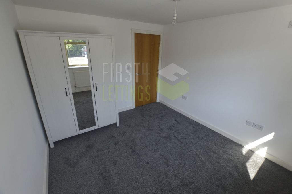 Property photo 3 of 6 Bedroom 1