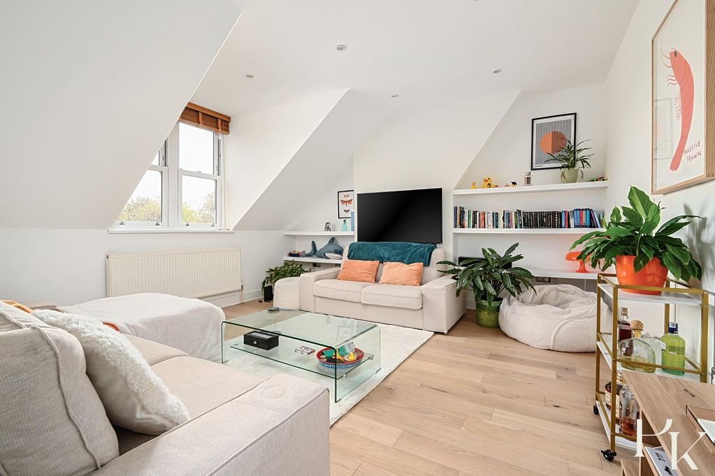 Property photo 3 of 29 Flt 5, 145 New Church Road (13).Jpg