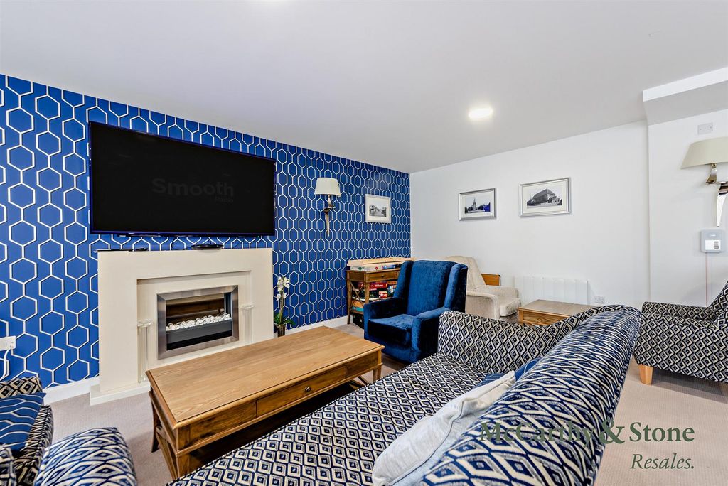 Property photo 3 of 44 8700836-Interior27-800.Jpg