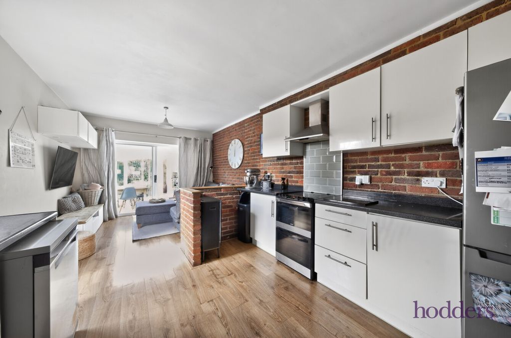 Property photo 2 of 26 B571689A-De58-45d...