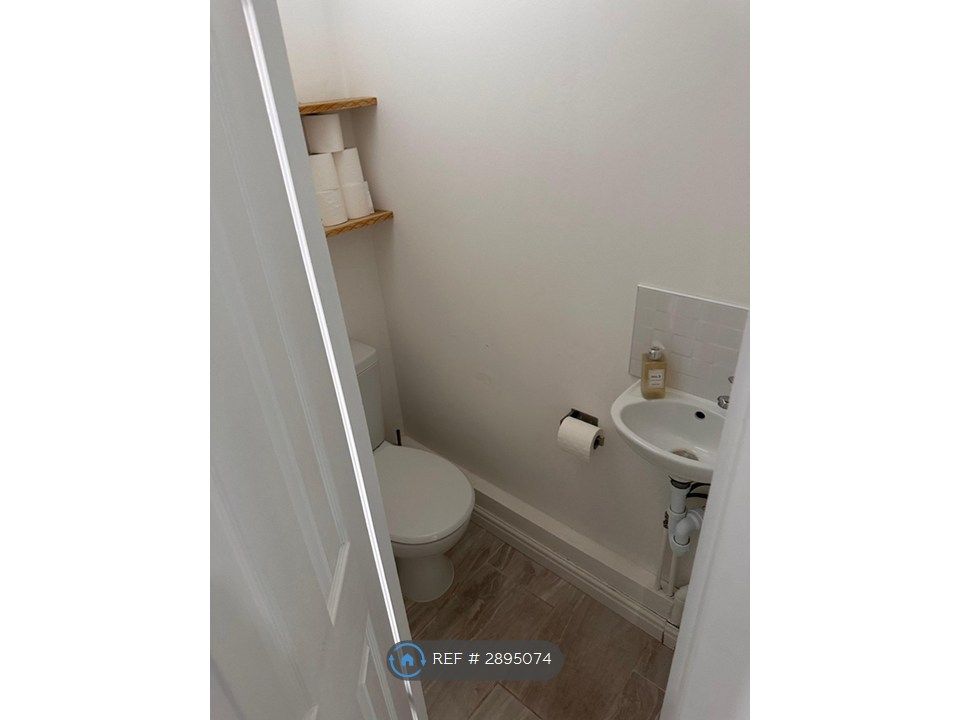 Property photo 3 of 5 Toilet