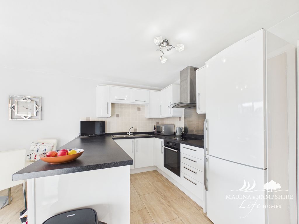 Property photo 2 of 24 Cam03915G0-Pr0029-Still006